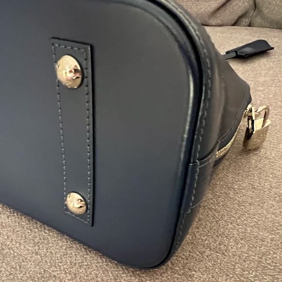 LV Alma PM/100% authentic. Almost new condition. Only worn a few times. - Picture 12 of 14